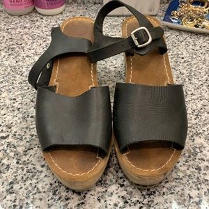 Size 9 urban outfitters wooden mules